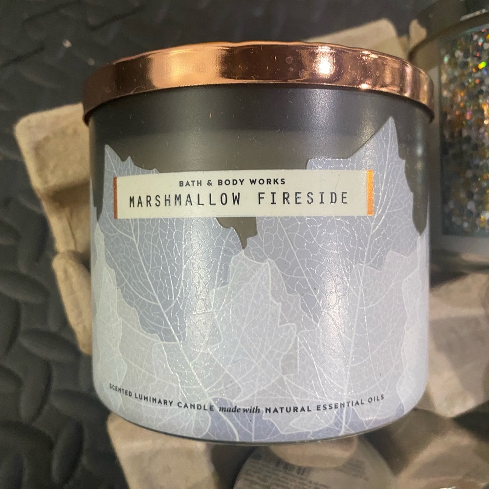 Bath & Body Works Marshmallow Fireside Candle with White Wax